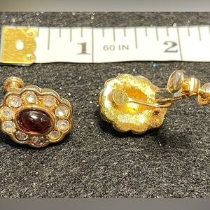 Vintage Goldtone Rhinestone and‎ amethyst type Clip on Earrings